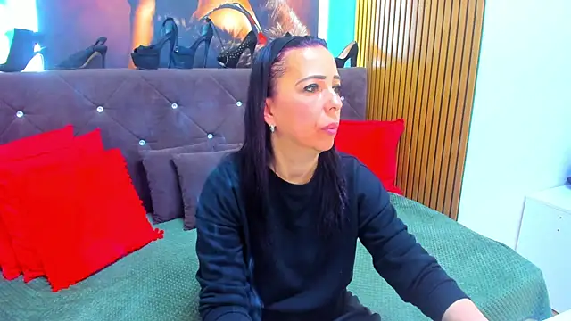 LauraSin online show from 04-24-26, 06:10