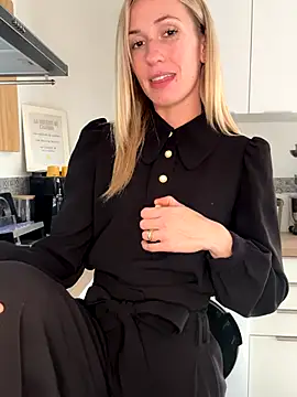 Snapshot of lola_tentatiion chatting on 10-12-25, 11:42 lola tentatiion online show from 10-12-25, 11:42