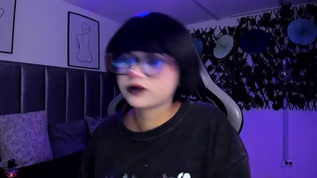 Kitty Gang online show from 04-29-26, 01:53