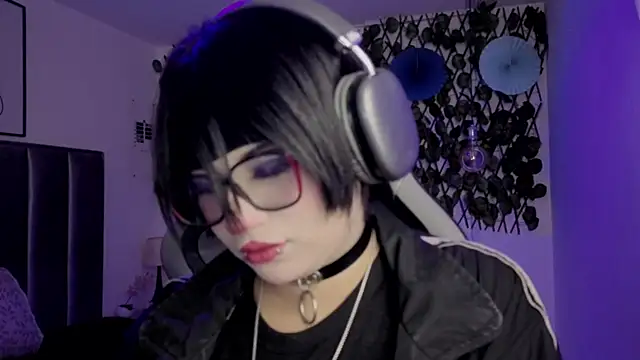 Kitty Gang online show from 04-30-26, 01:23