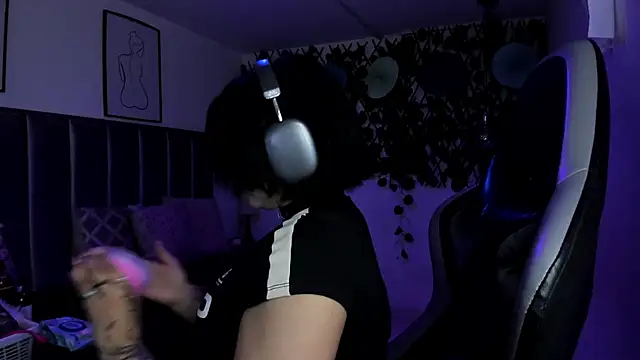 Kitty Gang online show from 06-23-26, 01:25