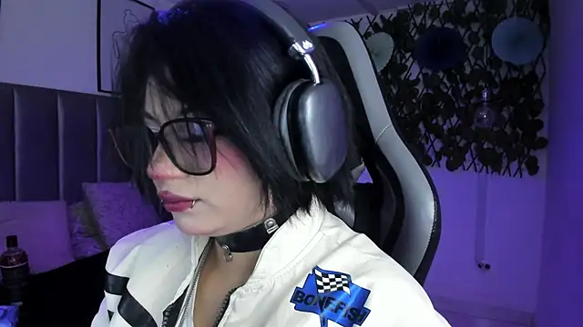 Kitty Gang online show from 07-11-26, 01:08