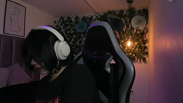 Kitty Gang online show from 08-04-26, 02:04
