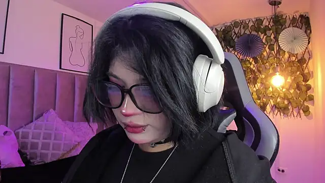 Kitty Gang online show from 08-05-26, 01:19
