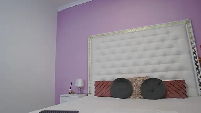 Lenna Paul online show from 12-18-25, 04:51