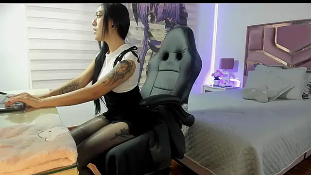 Snapshot of BaphyBaby chatting on 02-22-25, 11:57 BaphyBaby online show from 02-22-25, 11:57