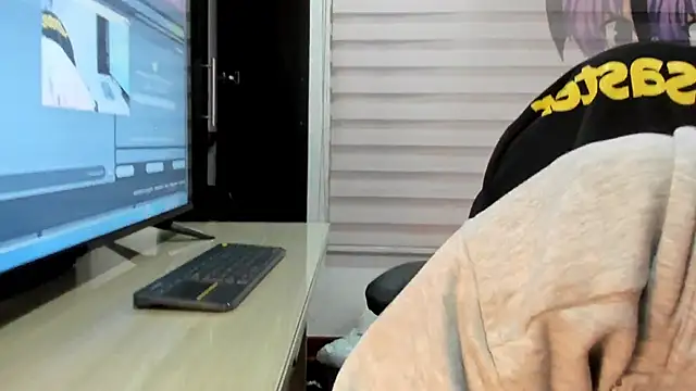 Snapshot of BaphyBaby chatting on 10-14-25, 12:28 BaphyBaby online show from 10-14-25, 12:28