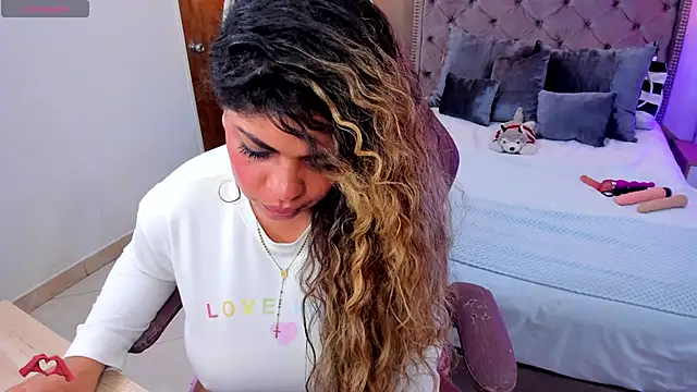 Snapshot of laris_park chatting on 01-11-25, 11:02 laris park online show from 01-11-25, 11:02