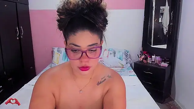 Snapshot of laris_park chatting on 10-24-25, 11:12 laris park online show from 10-24-25, 11:12