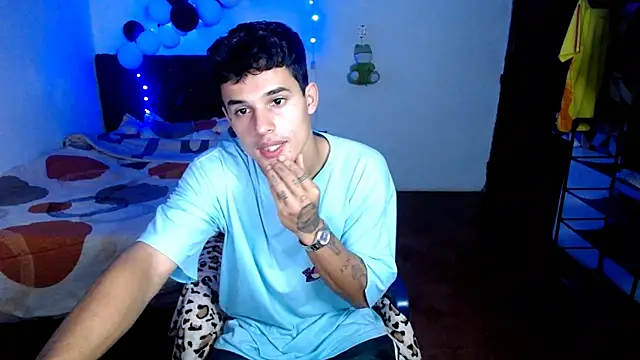 Snapshot of freddy_romas chatting on 12-22-25, 12:40 freddy romas online show from 12-22-25, 12:40