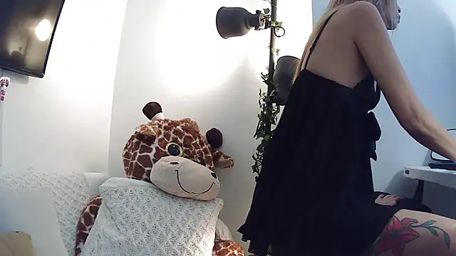 Snapshot of mysterymel chatting on 03-08-25, 05:22 mysterymel online show from 03-08-25, 05:22