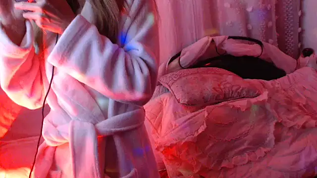 Snapshot of mysterymel chatting on 10-19-25, 08:20 mysterymel online show from 10-19-25, 08:20