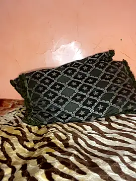 Snapshot of Lalou chatting on 11-17-25, 10:21 Lalou online show from 11-17-25, 10:21