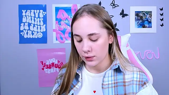 Snapshot of MiaMilas chatting on 12-16-24, 04:13 MiaMilas online show from 12-16-24, 04:13