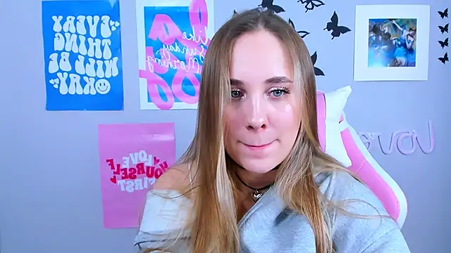 Snapshot of MiaMilas chatting on 12-20-24, 07:33 MiaMilas online show from 12-20-24, 07:33