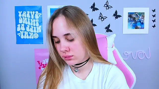 Snapshot of MiaMilas chatting on 12-23-24, 04:44 MiaMilas online show from 12-23-24, 04:44