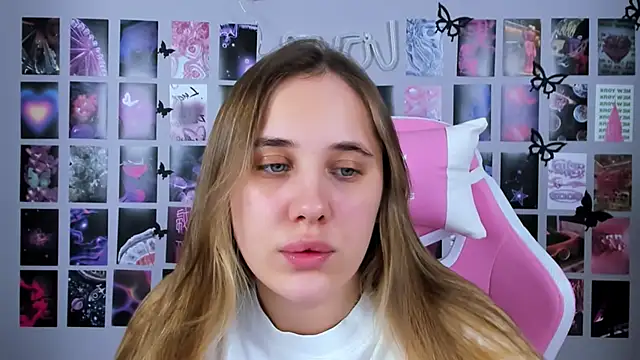 Snapshot of MiaMilas chatting on 02-10-25, 04:14 MiaMilas online show from 02-10-25, 04:14