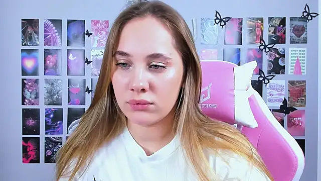 Snapshot of MiaMilas chatting on 02-12-25, 07:55 MiaMilas online show from 02-12-25, 07:55