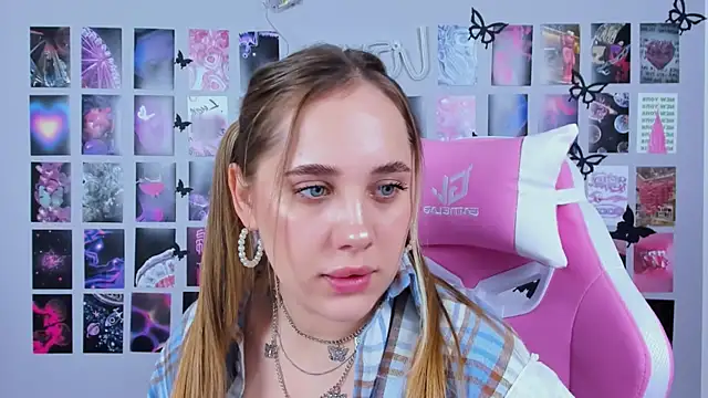 Snapshot of MiaMilas chatting on 02-20-25, 11:20 MiaMilas online show from 02-20-25, 11:20