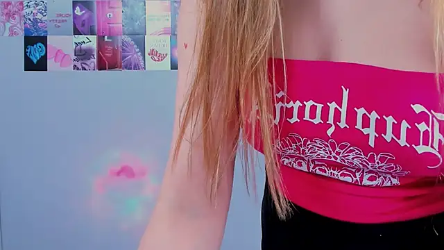 Snapshot of MiaMilas chatting on 03-10-25, 09:43 MiaMilas online show from 03-10-25, 09:43