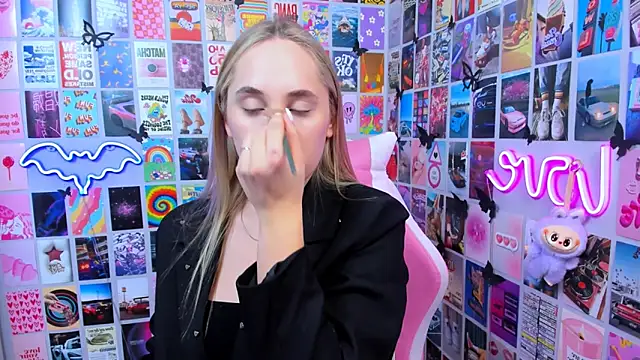 Snapshot of MiaMilas chatting on 12-22-25, 01:52 MiaMilas online show from 12-22-25, 01:52