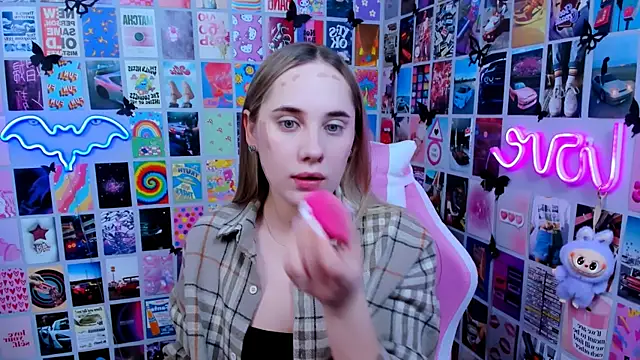 Snapshot of MiaMilas chatting on 02-25-26, 03:54 MiaMilas online show from 02-25-26, 03:54