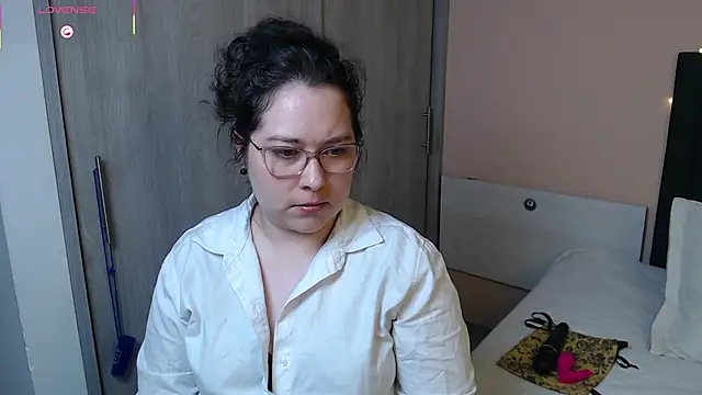 Snapshot of May_Carlier chatting on 03-17-25, 11:11 May Carlier online show from 03-17-25, 11:11