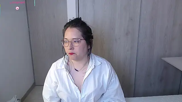 Snapshot of May_Carlier chatting on 10-05-25, 02:32 May Carlier online show from 10-05-25, 02:32