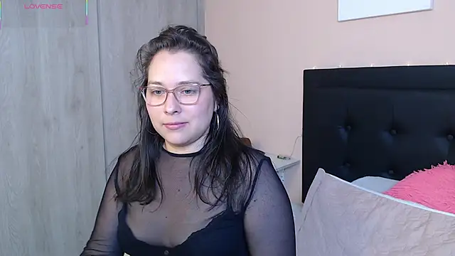 Snapshot of May_Carlier chatting on 10-14-25, 04:13 May Carlier online show from 10-14-25, 04:13