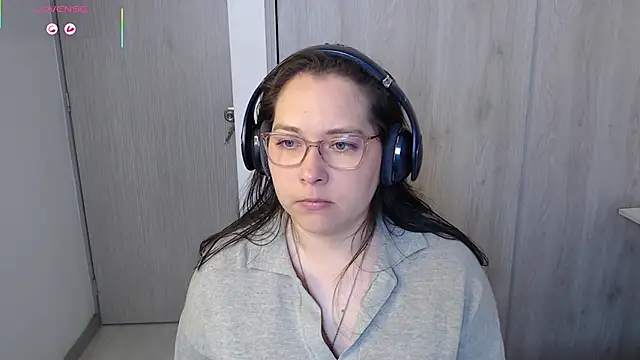 Snapshot of May_Carlier chatting on 10-18-25, 08:09 May Carlier online show from 10-18-25, 08:09