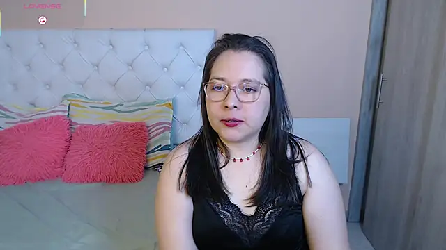 Snapshot of May_Carlier chatting on 11-26-25, 12:00 May Carlier online show from 11-26-25, 12:00