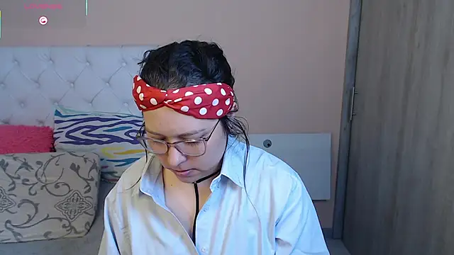 Snapshot of May_Carlier chatting on 11-28-25, 02:14 May Carlier online show from 11-28-25, 02:14