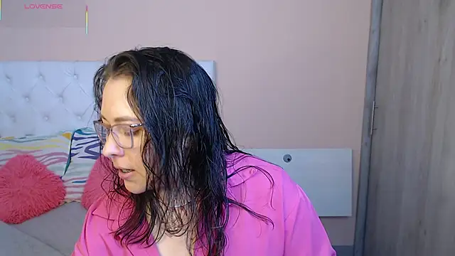 Snapshot of May_Carlier chatting on 11-29-25, 12:13 May Carlier online show from 11-29-25, 12:13