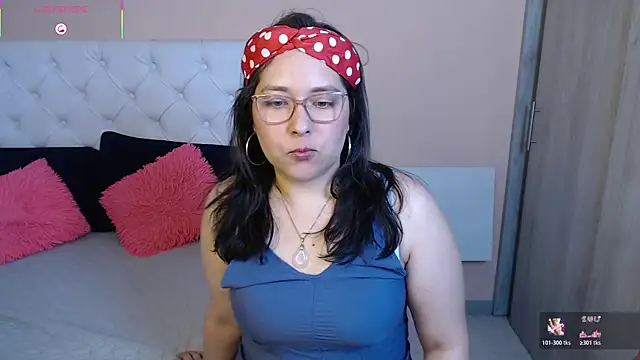 Snapshot of May_Carlier chatting on 12-19-25, 12:39 May Carlier online show from 12-19-25, 12:39