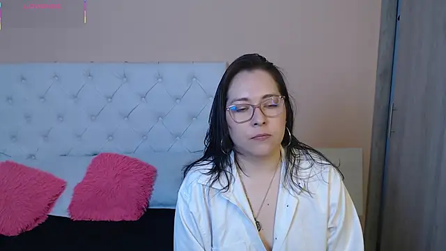 Snapshot of May_Carlier chatting on 01-07-26, 06:10 May Carlier online show from 01-07-26, 06:10