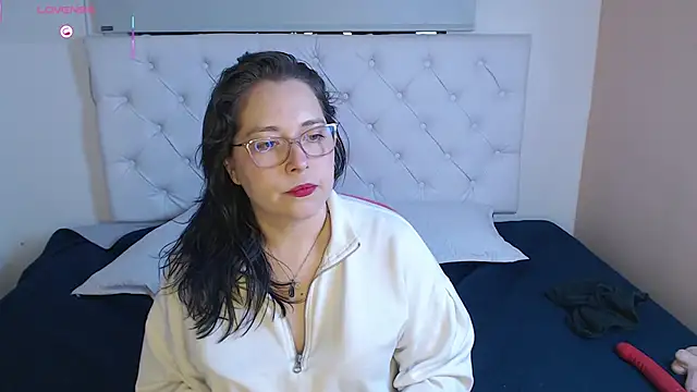 Snapshot of May_Carlier chatting on 02-07-26, 04:05 May Carlier online show from 02-07-26, 04:05