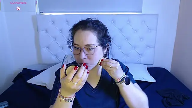 Snapshot of May_Carlier chatting on 02-08-26, 08:23 May Carlier online show from 02-08-26, 08:23