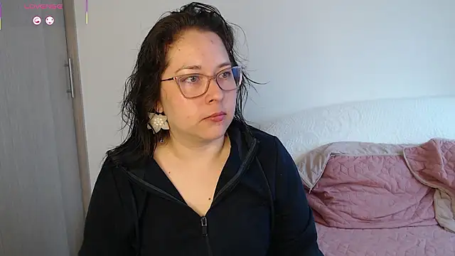 Snapshot of May_Carlier chatting on 03-27-26, 12:38 May Carlier online show from 03-27-26, 12:38