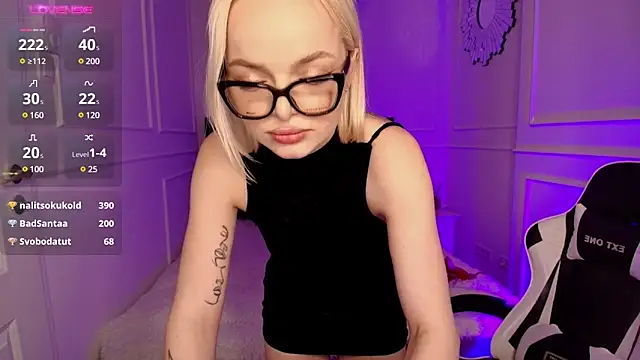 Snapshot of horny_blondiee chatting on 12-24-24, 02:12 horny blondiee online show from 12-24-24, 02:12
