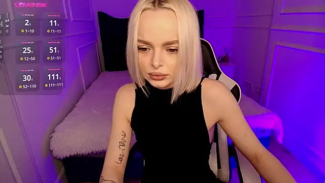 Snapshot of horny_blondiee chatting on 01-03-25, 08:32 horny blondiee online show from 01-03-25, 08:32