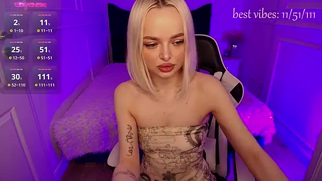 Snapshot of horny_blondiee chatting on 02-10-25, 08:20 horny blondiee online show from 02-10-25, 08:20