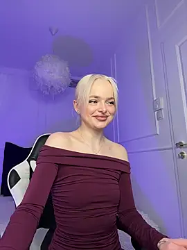 Snapshot of horny_blondiee chatting on 03-19-25, 08:23 horny blondiee online show from 03-19-25, 08:23