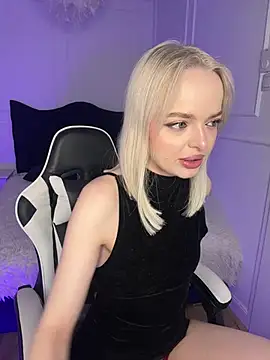 Snapshot of horny_blondiee chatting on 03-22-25, 08:29 horny blondiee online show from 03-22-25, 08:29