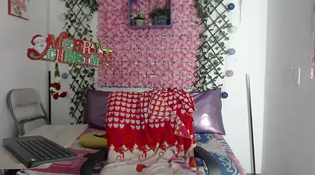 Snapshot of MEGANNIXX chatting on 12-28-24, 07:44 MEGANNIXX online show from 12-28-24, 07:44