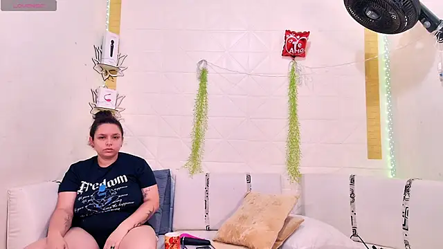 Snapshot of Mabelydani chatting on 03-04-25, 12:44 Mabelydani online show from 03-04-25, 12:44