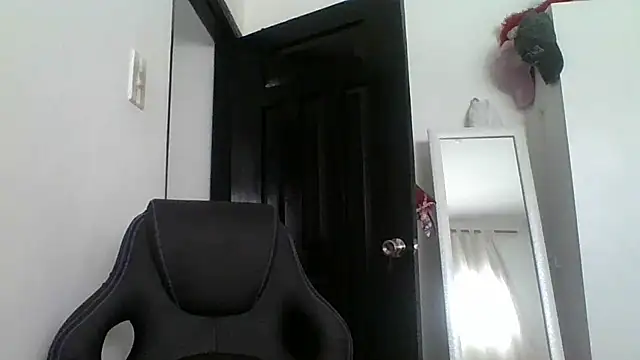 Snapshot of Anne_kis chatting on 01-08-25, 05:05 Anne kis online show from 01-08-25, 05:05