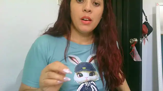 Snapshot of Anne_kis chatting on 09-11-25, 05:35 Anne kis online show from 09-11-25, 05:35