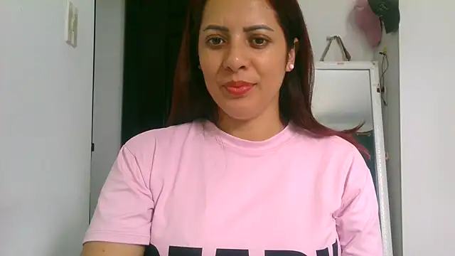 Snapshot of Anne_kis chatting on 11-20-25, 06:29 Anne kis online show from 11-20-25, 06:29