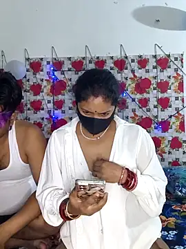 Snapshot of PeaCoooock chatting on 10-17-25, 05:15 PeaCoooock online show from 10-17-25, 05:15