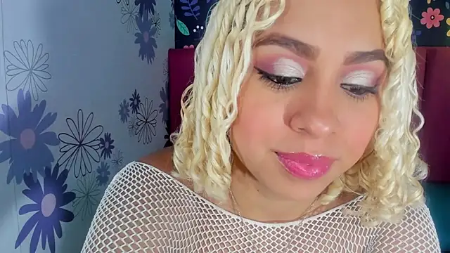 Lucy White   online show from 10-06-25, 06:38